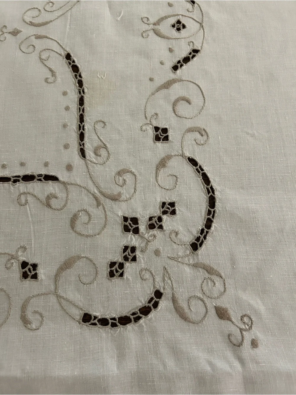 Handmade tablecloth plus